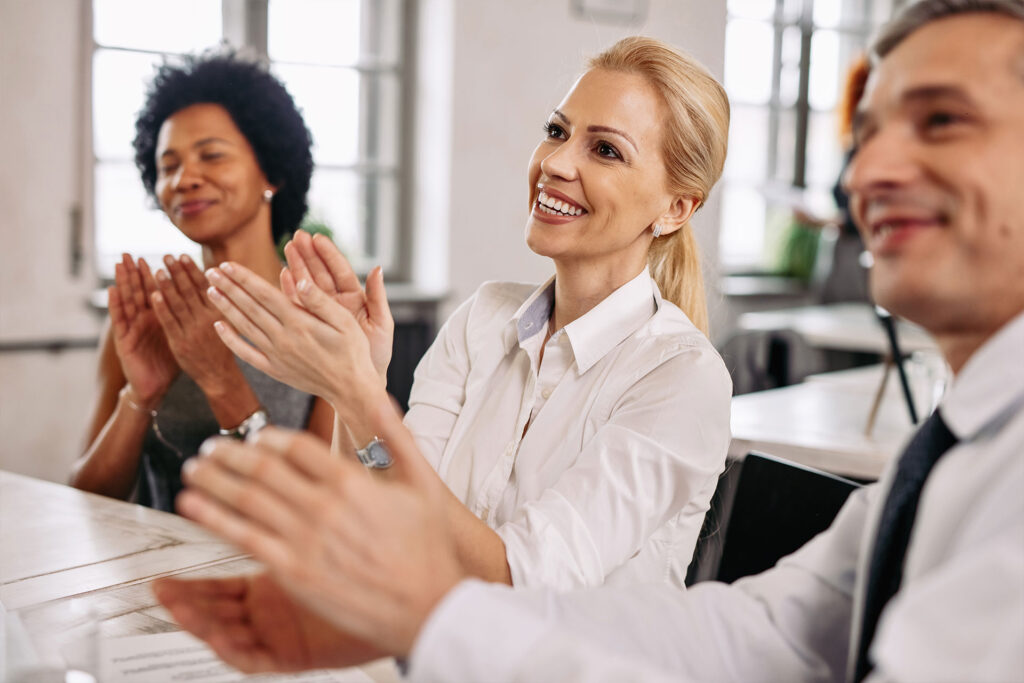 smiling-business-colleagues-applauding-in-the-office